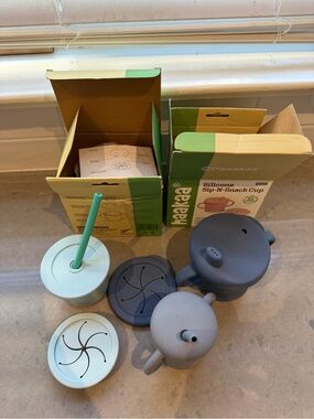 Bundle haakaa x2 Silicone Sip-N-Snack Cups blue + 2 other cups with straws